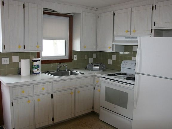 3rd image of 82 Mylod St #82