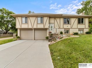 3301 Redwing Dr, Bellevue, NE 68123