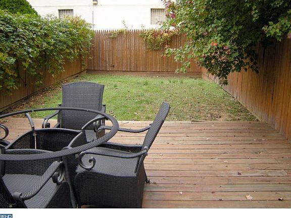 3rd image of 10166 Dedaker Dr