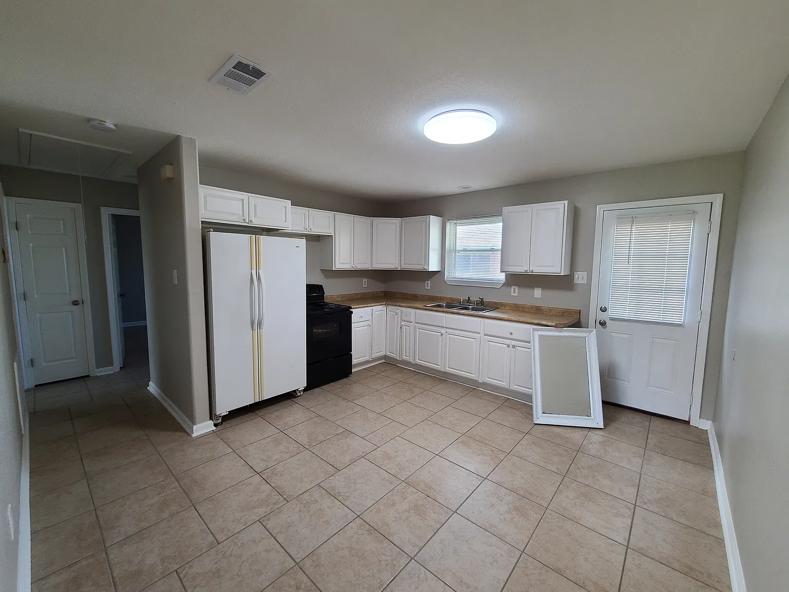 412 West Liberaux Street - C — Photo 2