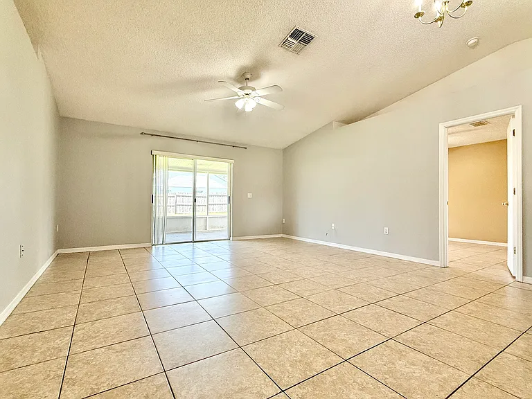 4100 Mendenwood Ln — Photo 10