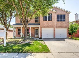 825 Paint Horse Trl, Saginaw, TX 76131