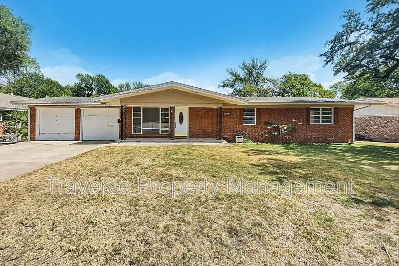 3 bed, 2.0 bath, 1664 sqft, $1,795 — Photo 1