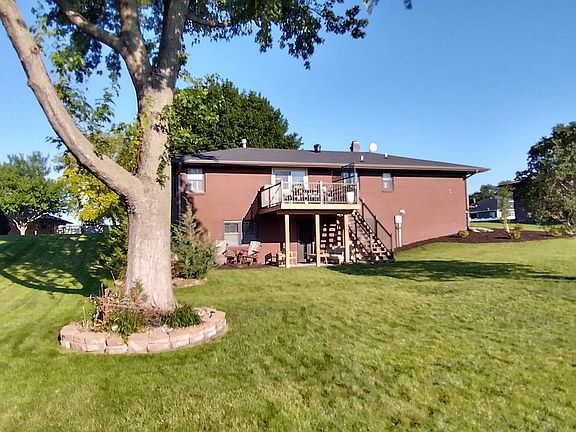 4th image of 900 Parker Dr