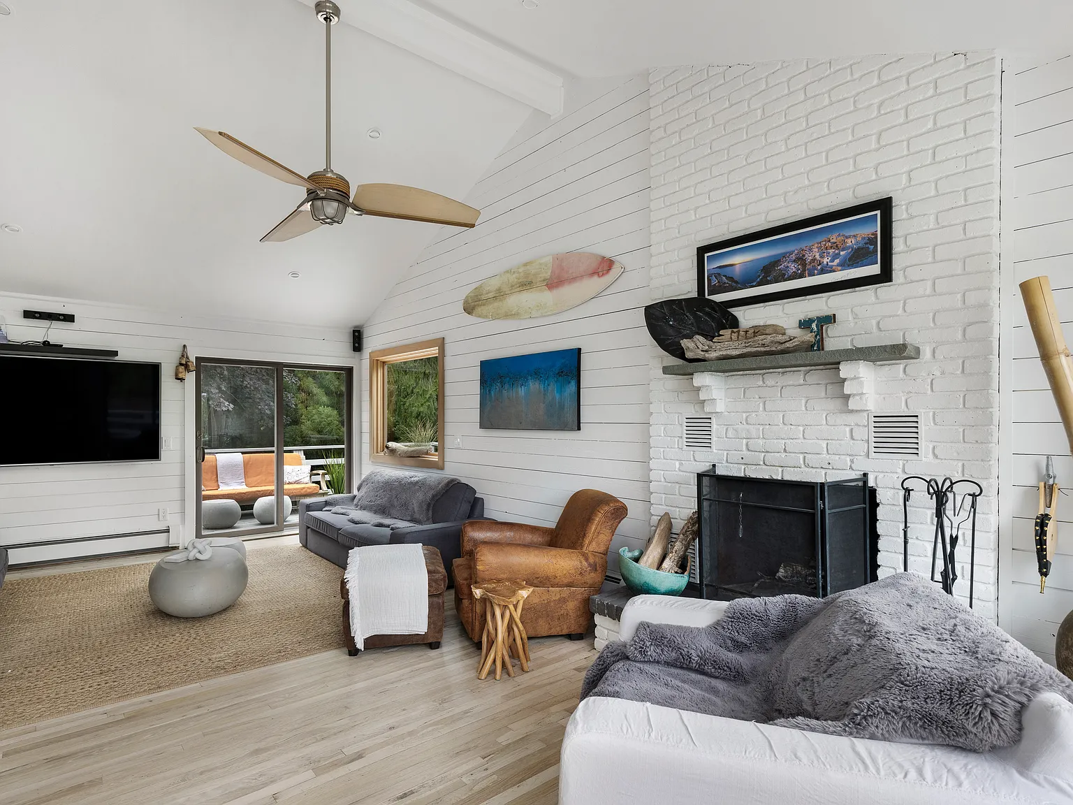 Montauk Retreat with Lake Views — Photo 3