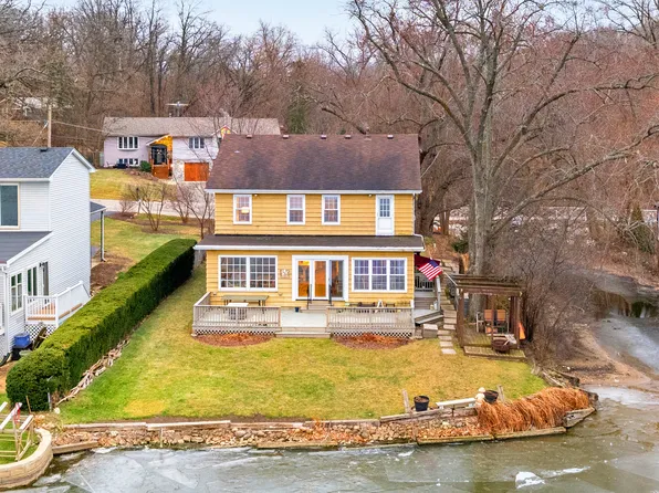 3311 E Lake Shore Dr, Wonder Lake, IL 60097