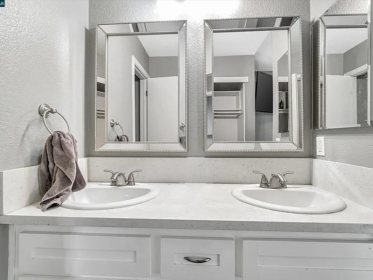 1060 Saint Andrews Dr — Photo 27