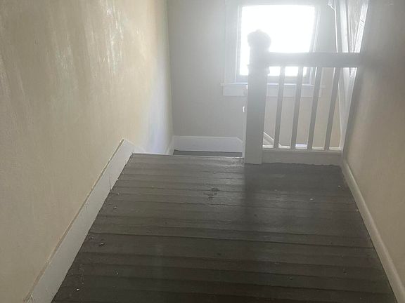5th image of 406 Mountain Ave SW