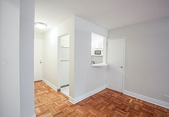 4th image of 360 E 65th St APT 4C