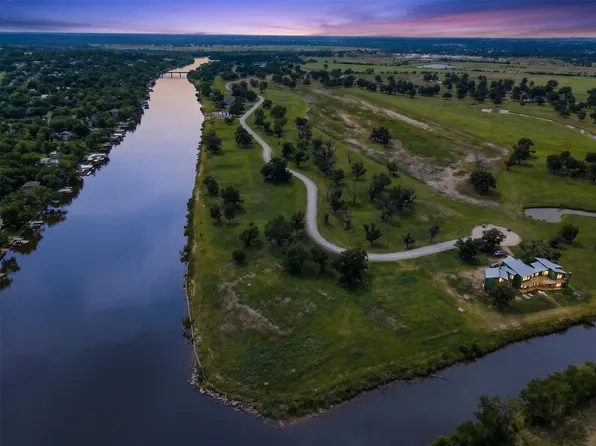 1090 River Ranch Ln, Weatherford, TX 76087