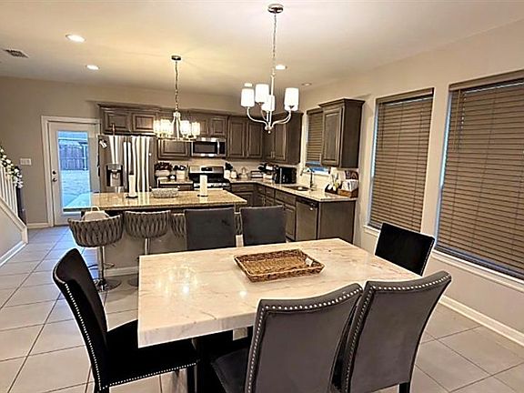4th image of 803 S Paseo Del Rey