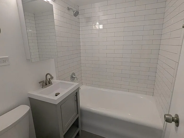 5726 N. Winthrop — Photo 40
