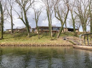 656 Valley Airport Dr, Cotter, AR 72626