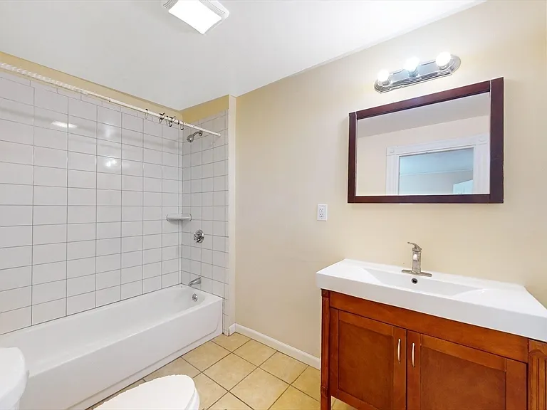 32 Thornton St #2 — Photo 15