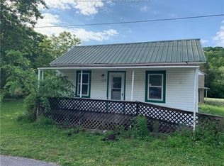 127 Howard St, Leon, WV 25123