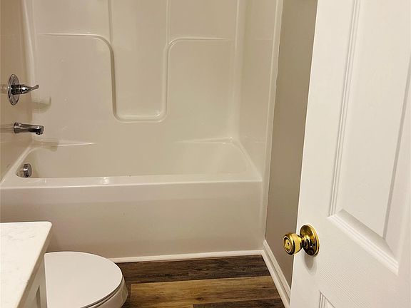 5th image of 819 2nd St