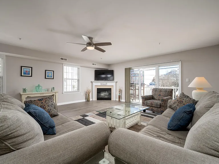 803 N Baltimore Ave #B — Photo 4