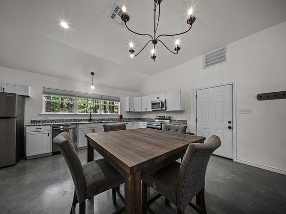 4th image of 127 Amblewood Dr