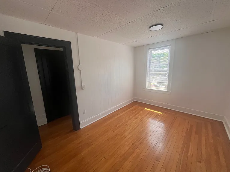 300 Elm Pl — Photo 7