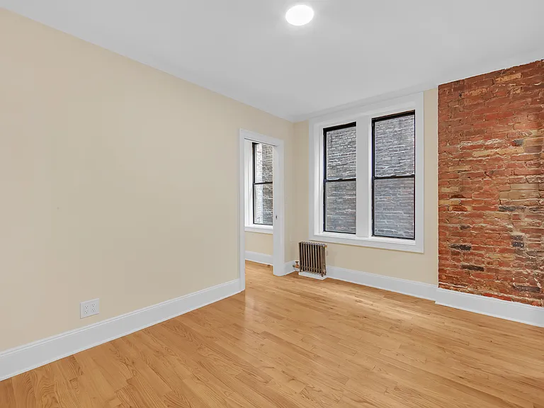 318 E 11th St #6 — Photo 3