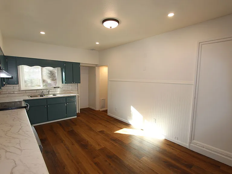 1612 N San Francisco St — Photo 9