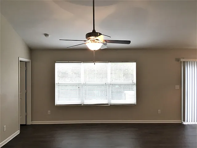517 Lindsborg Trl — Photo 5
