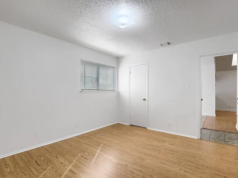 10710 Topperwein Dr #B — Photo 9