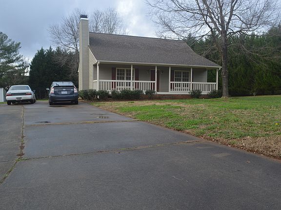 Exterior Front Driveway