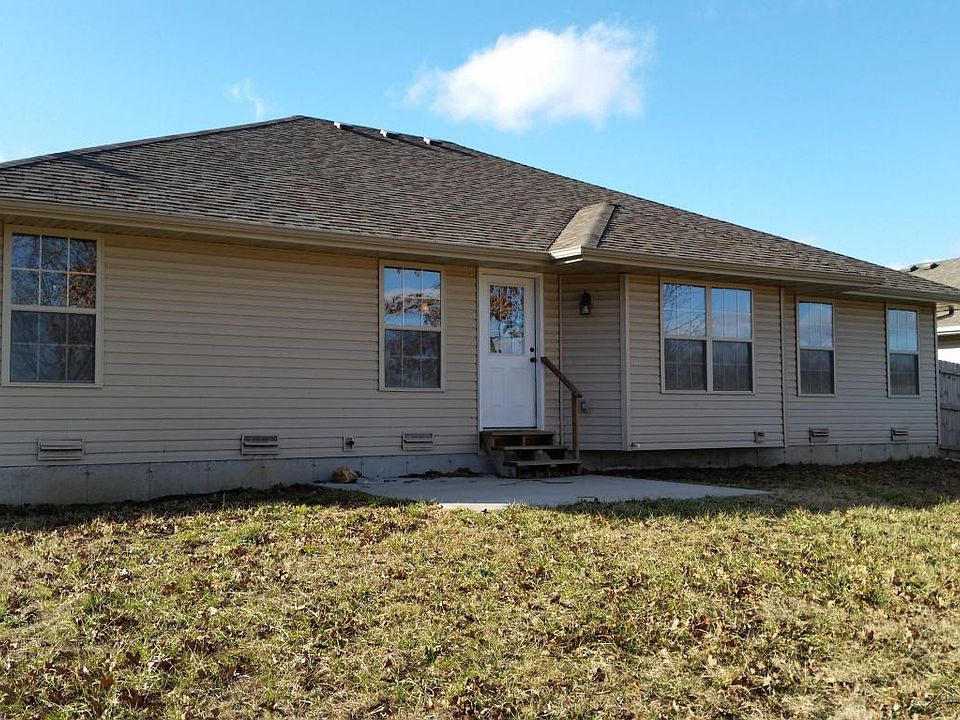 2nd image of 1404 S Kristopher Ave
