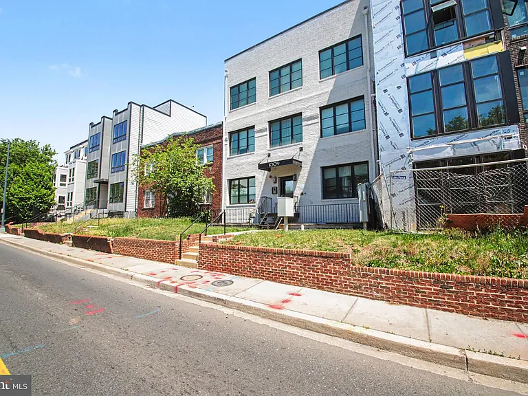 1009 17th St NE #11 — Photo 18