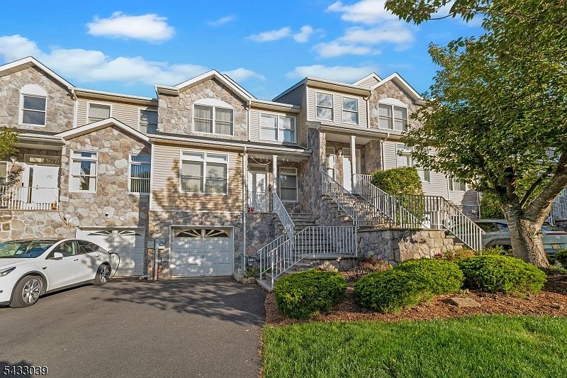 1st image of 158 Autumn Ridge Rd