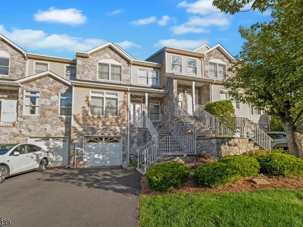 158 Autumn Ridge Rd, Morris Plains, NJ 07950