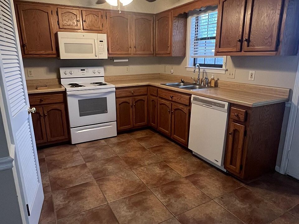2nd image of 9817 Sequoia Ln