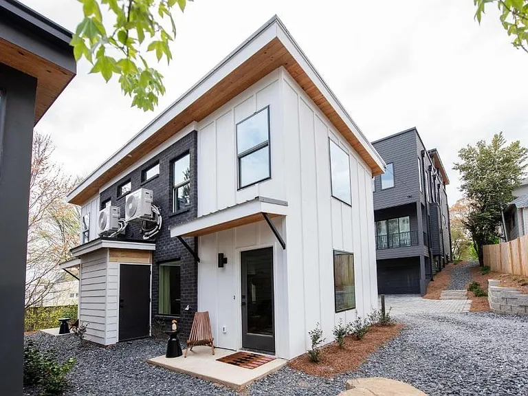 542 Boulevard Pl NE #D — Photo 30