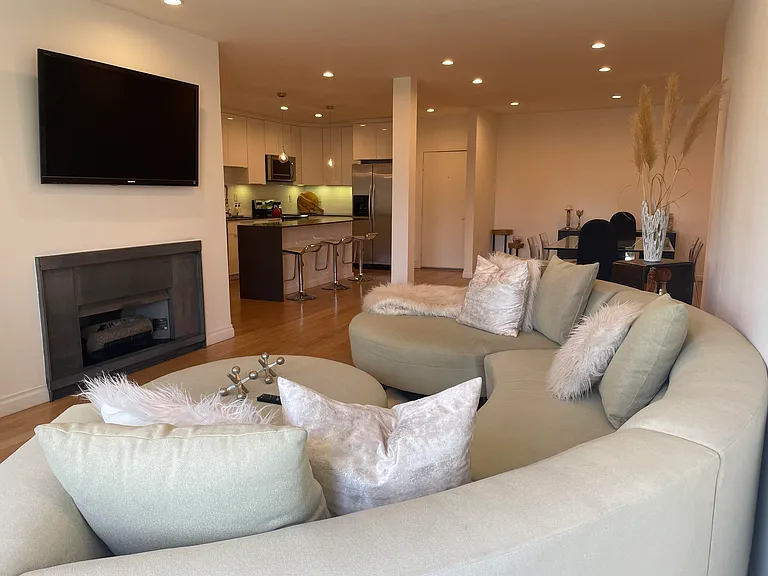 11645 Montana Ave #340 — Photo 2