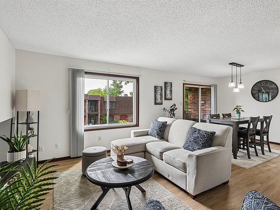 2nd image of 4709 Woodland Ave Unit 7