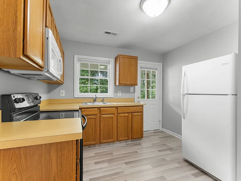 1415 Commerce Ave #1 — Photo 9