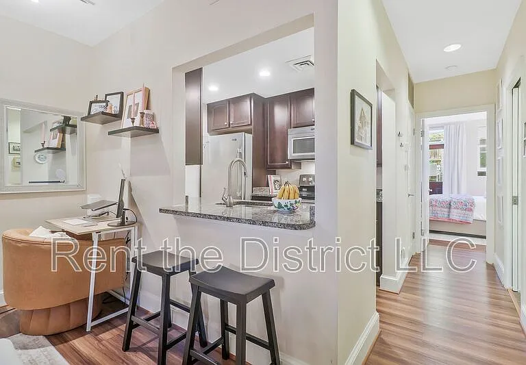 303 C St SE #A — Photo 3