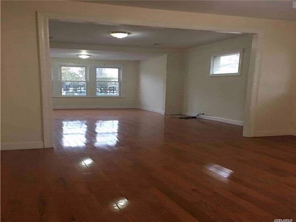 3rd image of 10476 123rd St