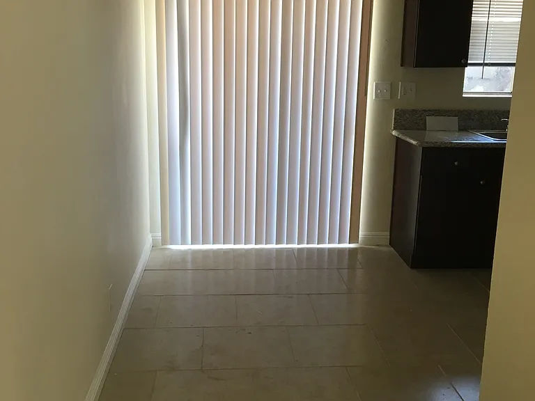 Apt 908 Edith — Photo 9
