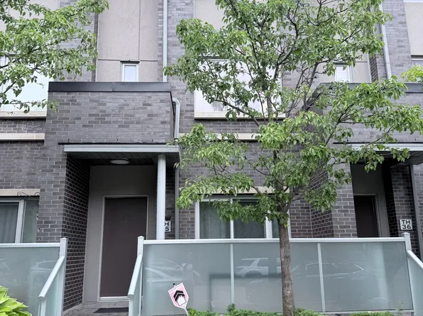 310 Village Green Sq #35, Toronto, ON M1S 0L1