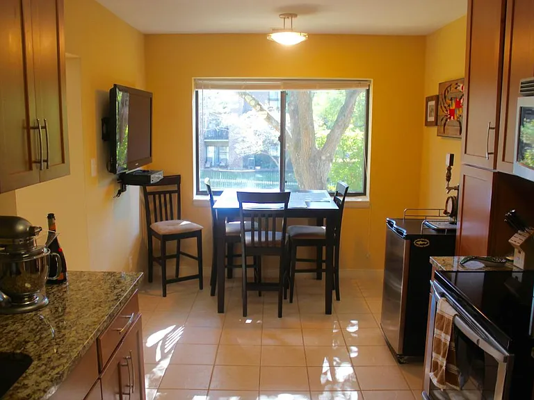 302 Hilltop Ln #F — Photo 4