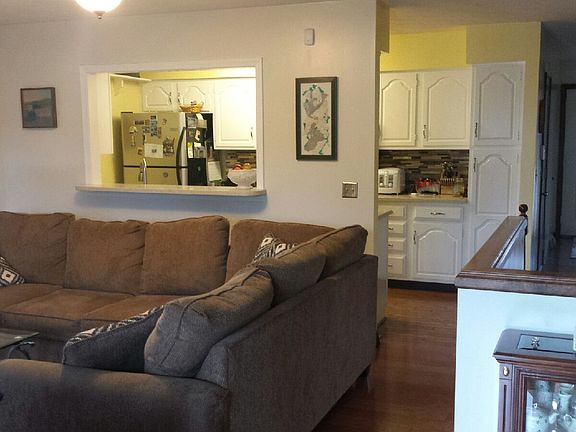 2nd image of 541 Groveland Dr