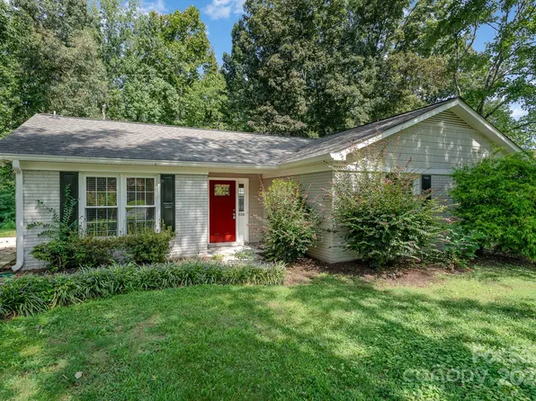 8210 Willowlake Ct, Charlotte, NC 28227
