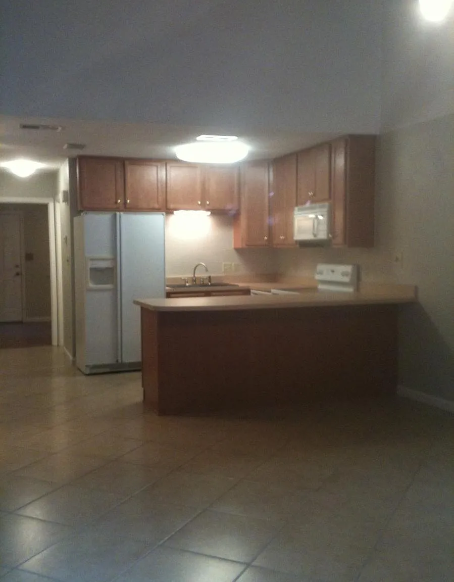 2 bed, 928 sqft, $1,200 — Photo 2