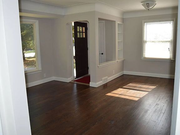 4th image of 2111 Rochester Rd