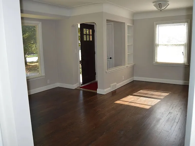 2111 Rochester Rd — Photo 4