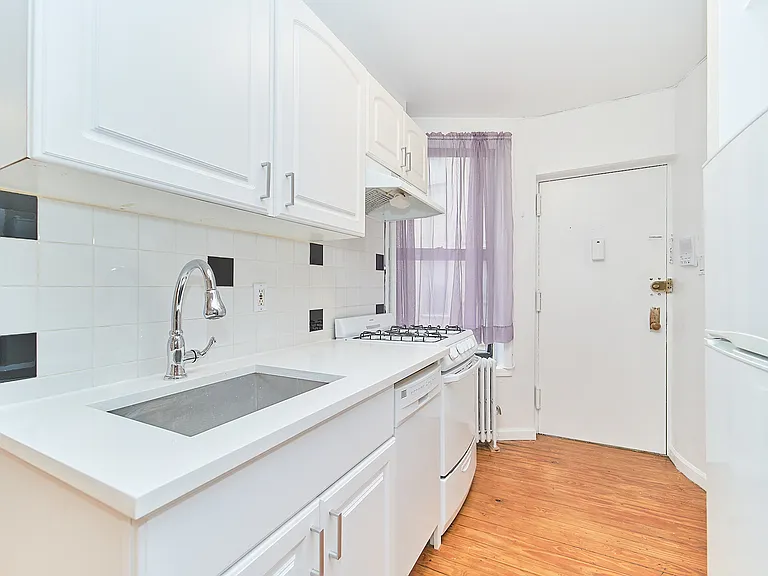 313 E 95th St #12A — Photo 4