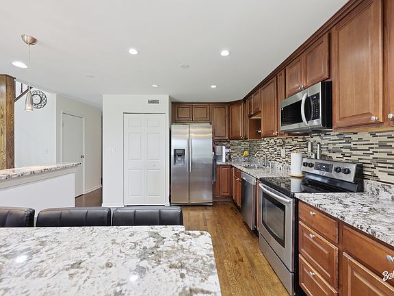 5th image of 686 Mallard Ln