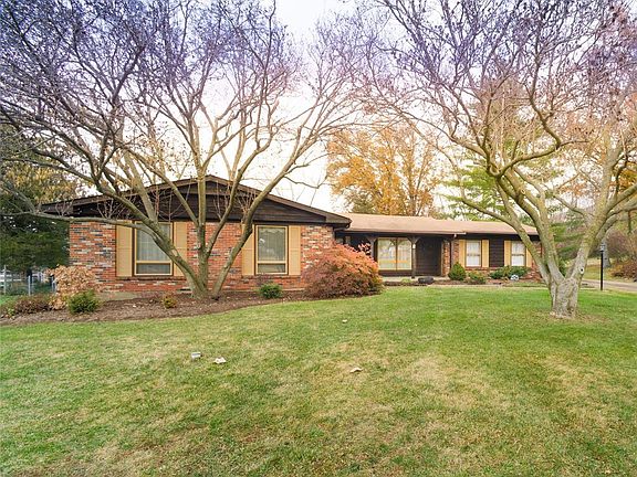 2nd image of 412 Bedford Ln